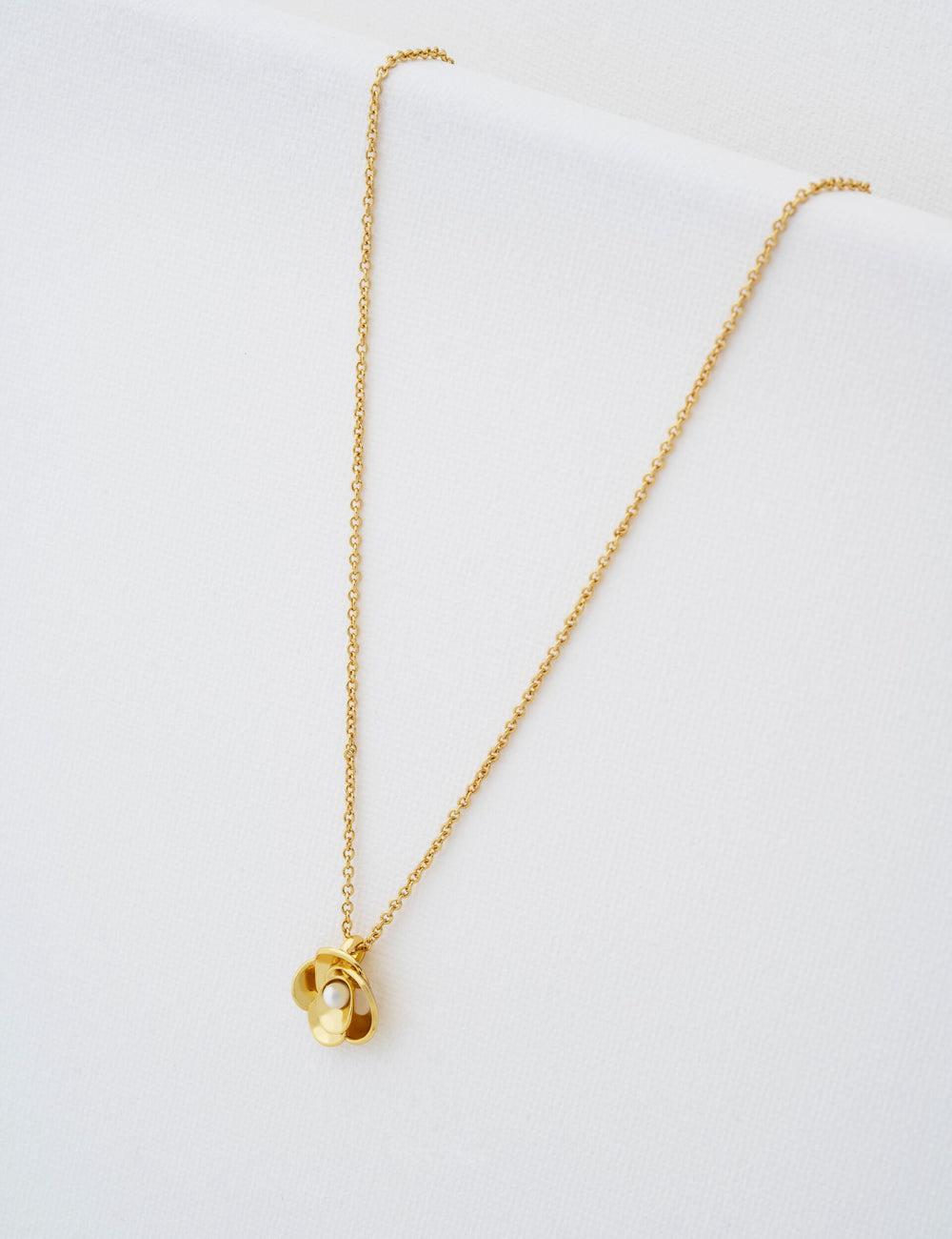 Gold Women Ted Baker FLORA - Pearl Detail Flower Pendant Necklaces | NZ  ATNX-57046